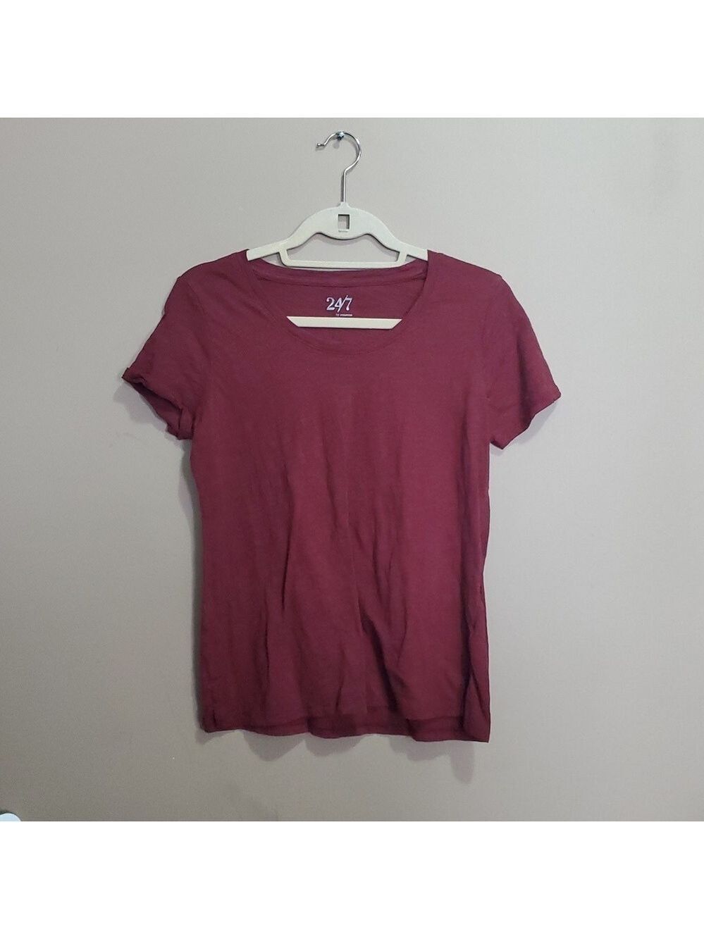 Maurices 24/7 Burgandy Short Sleeve Round Neck Tshirt Size Medium